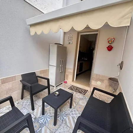 Marea Couette-café Mola di Bari